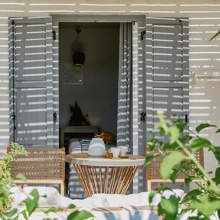 卡勒吉斯公寓酒店 2* Naxos City